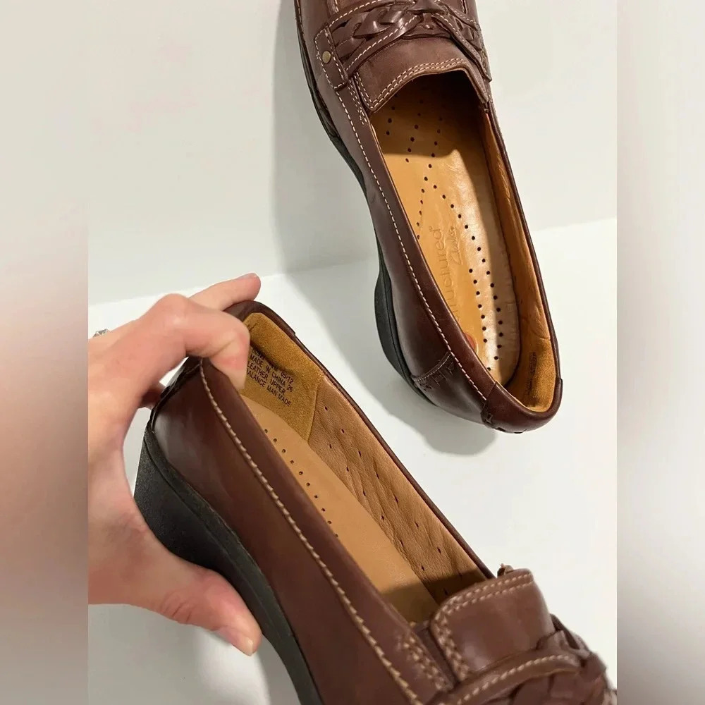 Clarks Unstructured Brown Leather Dress Casual Slip On loafers Heels Women's 9.5 - Picture 11 of 12